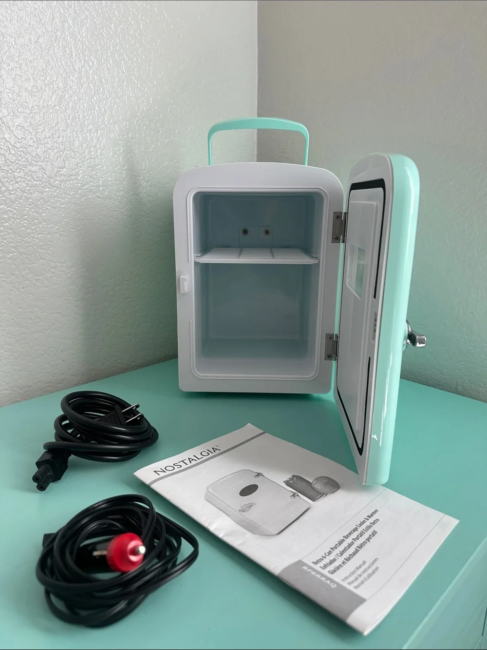 Nostalgias RF6RRAQ Retro 6-Can Personal Cooling & Heating Mini Refrigerator-new